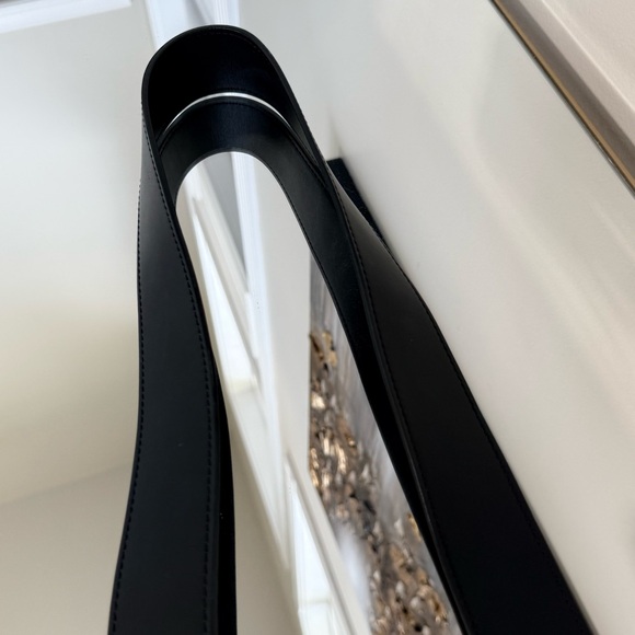 Gucci Black GG Canvas Crossbody Bag Unisex Italian Classic Silver Hardware - Picture 16 of 16